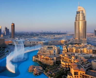 The-Dubai-Fountain-is-set-on-the-30-acre-manmade-Burj-Khalifa-Lake-495x400